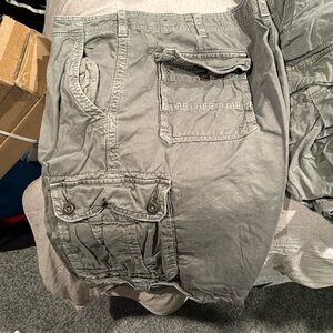 Men’s American Eagle cargo shorts